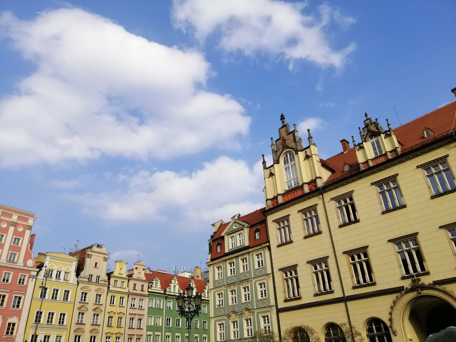 Zabytkowy rynek Wrocławia — zdjęcie Magnific